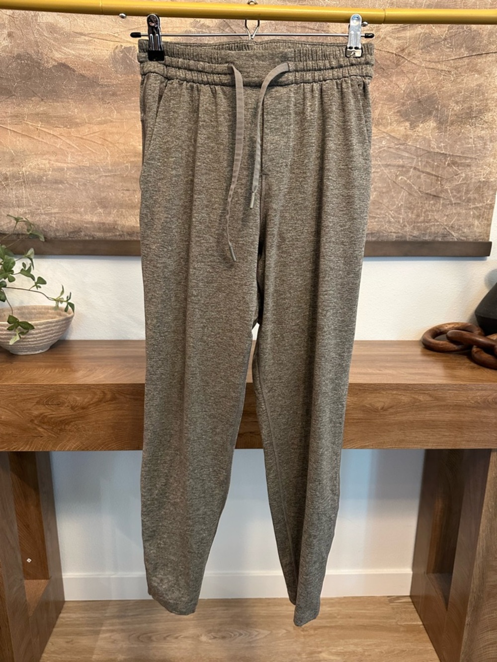 lululemon athletica Men's Heather Olive Drawstring Joggers size XS